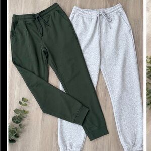 lululemon athletica Men's Cargo Joggers in Dark Green & Light Gray HOLLISTER L